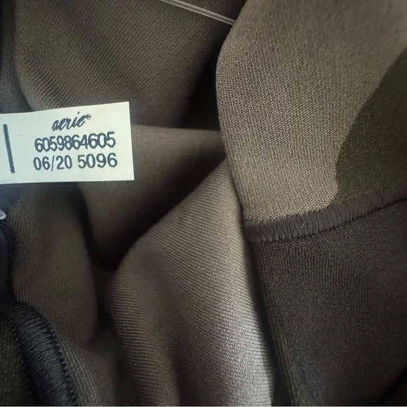 NWT OFFLINE by Aerie Real Me Hi-Rise 7/8 Legging Camo Green/Black Women’s M - Picture 11 of 11